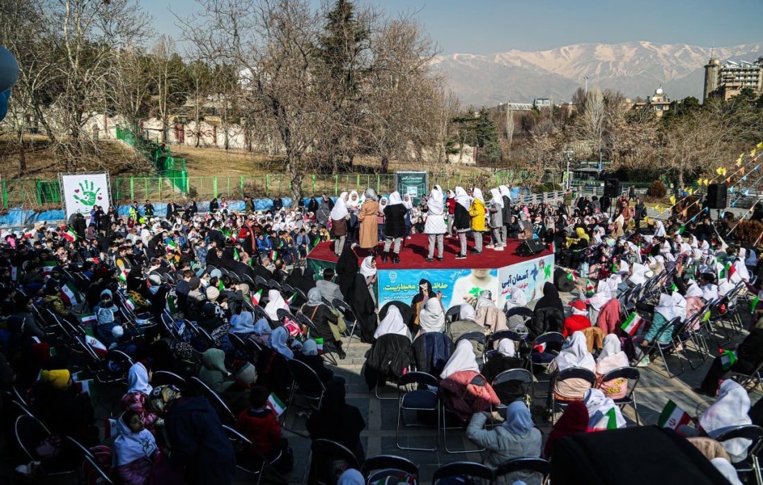 جشنواره پنجره ای رو به آبی آسمان در بوستان ملت منطقه ۳ برگزار شد
