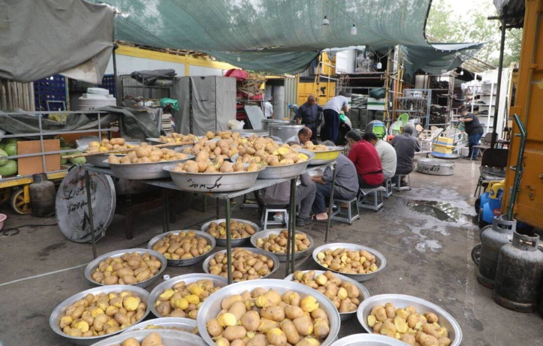 طبخ و توزیع بیش از ۲۰ هزار پرس غذا برای جشن بزرگ مهمونی ۱۰ کیلومتری در منطقه ۱۹