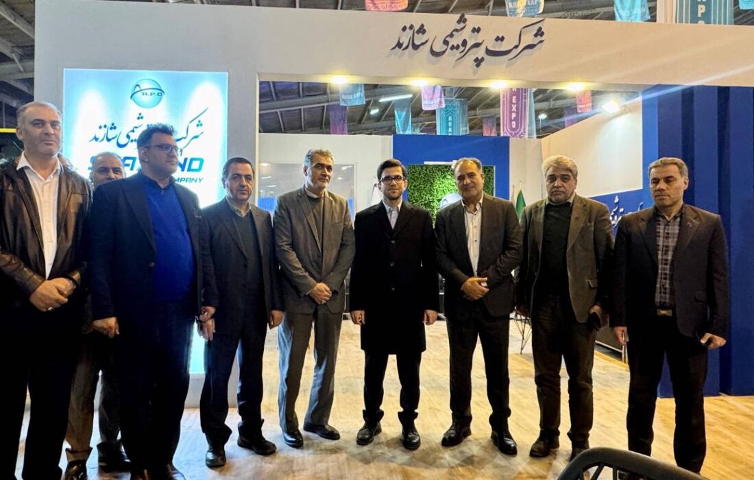 بازدید معاون وزیر نفت از غرفه پتروشیمی شازند