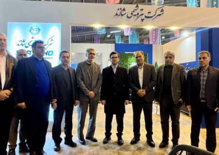 بازدید معاون وزیر نفت از غرفه پتروشیمی شازند