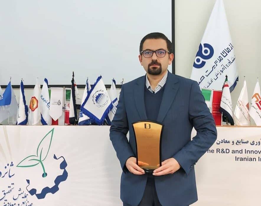 مدیر مرکز نوچاد تندیس گرفت