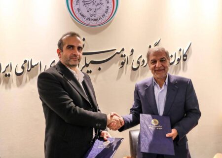 تفاهم نامه همکاری سازمان منطقه آزاد انزلی با کانون جهانگردی و اتومبیلرانی ایران منعقد شد