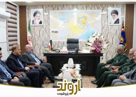 دیدار مدیرعامل پتروشیمی اروند با فرماندهان منطقه سوم دریایی و ناحیه مقاومت بسیج در روز پاسدار