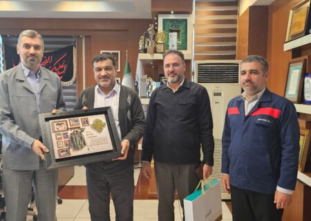 دیدار فرمانده حوزه مقاومت بسیج شهید بقایی با مهندس محمدی مدیر عامل شرکت فولاد اکسین خوزستان