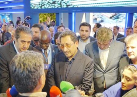 حضور وزیر صنعت، معدن و تجارت و رئیس هیات عامل ایمیدرو در غرفه ایمیدرو /ارایه گزارش دستاوردهای ایمیدرو همچون تکنولوژی PERED و راه اندازی معدن مهدی آباد از سوی آقاجانلو