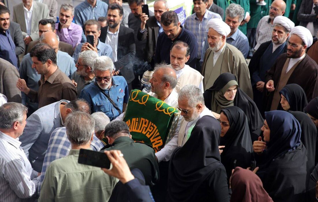 آیین پرچم‌گردانی بارگاه مطهر رضوی در مجتمع قضایی شهید مفتح برگزار شد