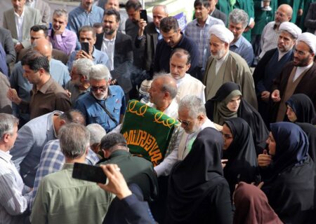 آیین پرچم‌گردانی بارگاه مطهر رضوی در مجتمع قضایی شهید مفتح برگزار شد
