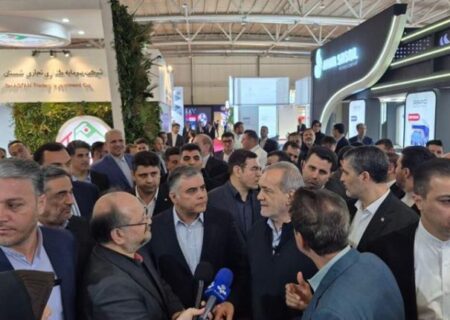 بازدید دکتر پزشکیان از غرفه هلدینگ خلیج فارس در نمایشگاه نفت، گاز و پتروشیمی