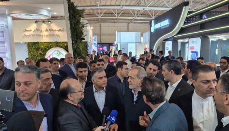 بازدید دکتر پزشکیان از غرفه هلدینگ خلیج فارس در نمایشگاه نفت، گاز و پتروشیمی
