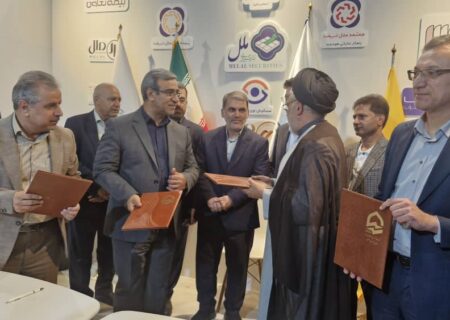 تفاهم‌نامه احداث ۵۰۰ مگاوات نیروگاه خورشیدی میان استانداري خراسان رضوي، موسسه اعتباری ملل و شرکت‌های برق خراسان امضا شد