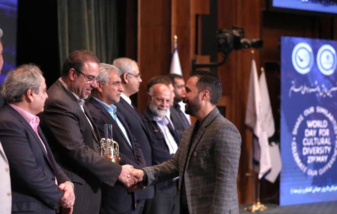 دریافت تندیس «فناوری و نوآوری پیشرو» توسط شرکت توسعه آهن و فولاد گل‌گهر