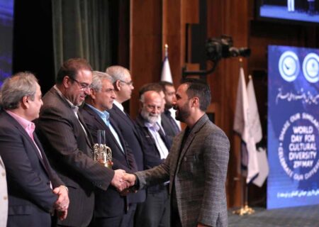 دریافت تندیس «فناوری و نوآوری پیشرو» توسط شرکت توسعه آهن و فولاد گل‌گهر