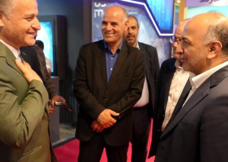 بازدید مدیران ارشد اقتصادی از غرفه بیمه دی در نمایشگاه اینوکس مشهد