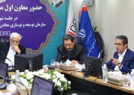 آقاجانلو خواسته های سه گانه صنایع معدنی از دولت را اعلام کرد/ ”برطرف شدن شوک هزینه های برق و گاز“، ”هدایت سود شرکت ها به سمت توسعه“ و ”مشارکت صندوق توسعه ملی در انتقال آب از دریای عمان“