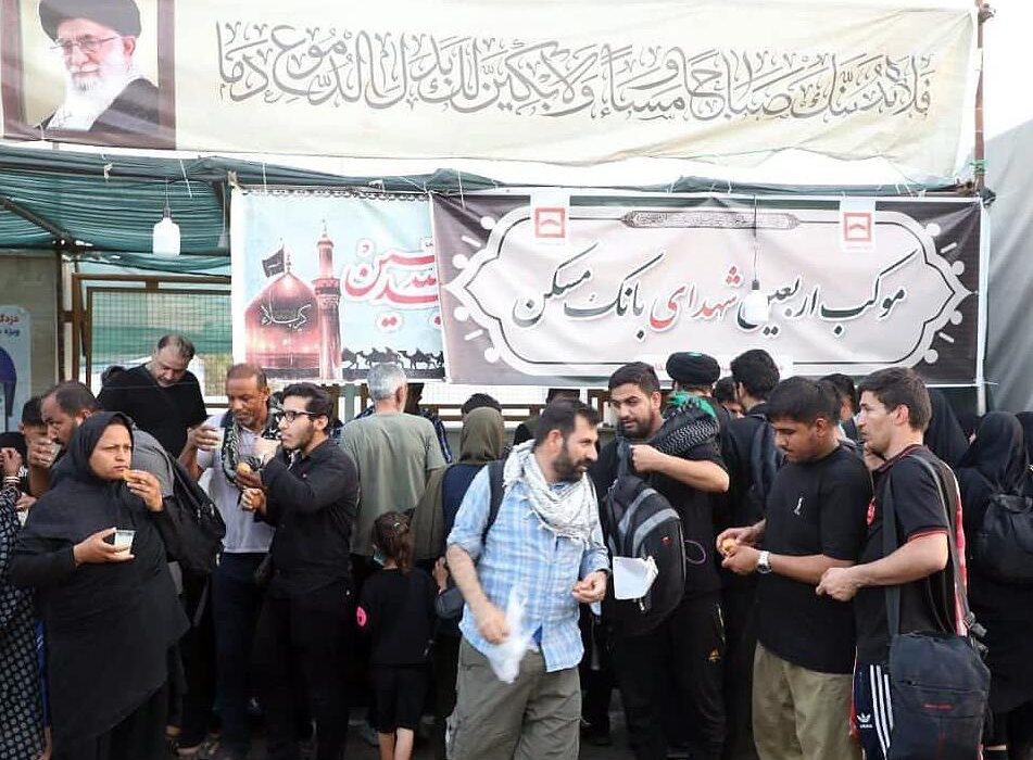 خدمات‌رسانی بانک مسکن به زائران اربعین حسینی با راه‌اندازی موکب‌ در مرزهای چذابه و شلمچه/ جلوه‌ای از تعهد اجتماعی بانک مسکن همزمان با پیاده‌روی بزرگ اربعین حسینی