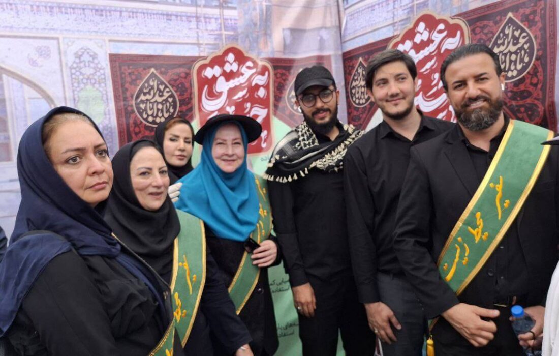 توزیع بیش از ۲ هزار لیوان چندبار مصرف در میان زائرین پیاده‌روی اربعین به منظور کاهش مصرف پلاستیک
