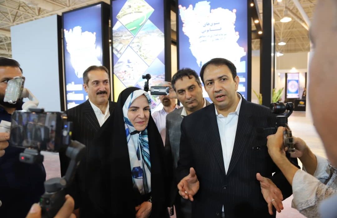 حضور مشاور رئیس‌جمهور در پاویون اختصاصی مناطق آزاد در ششمین نمایشگاه بین‌المللی حمل و نقل و لجستیک