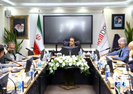 آقاجانلو اعلام کرد: برنامه توسعه همکاری ها بین ایمیدرو و سرمایه گذاران هندی / آمادگی هندی ها برای تامین تجهیزات معدنی مورد نیاز ایران