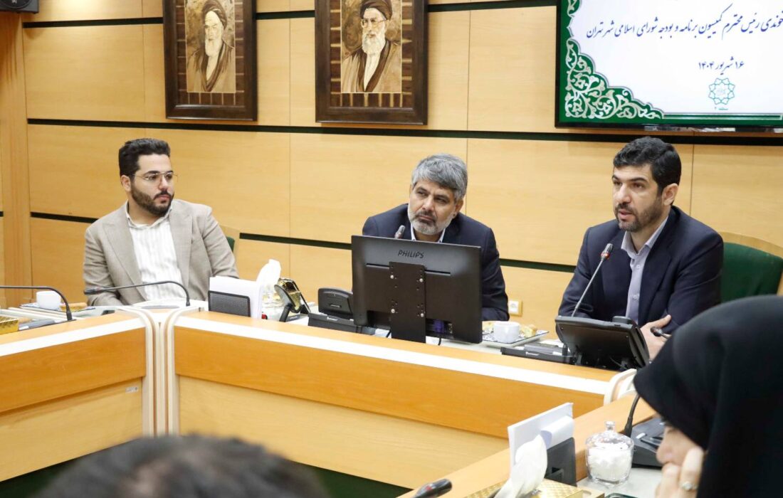آخوندی: منطقه ۴ در خط مقدم جبهه بازسازی پایتخت/ موسوی: منطقه ۴ از نخستین دقایق جنگ ۱۲ روزه در کنار مردم ایستاد