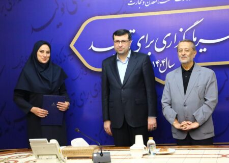 تقدیر رئیس ستاد بزرگداشت روز ملی صنعت و معدن از مدیر روابط عمومی ایمیدرو