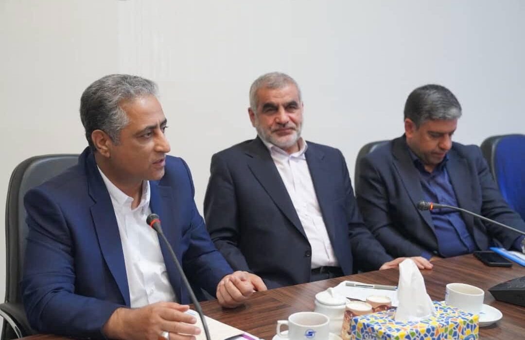 نشست مدیرعامل بانك صنعت و معدن با فعالان اقتصادی و صنعتگران اردبیل