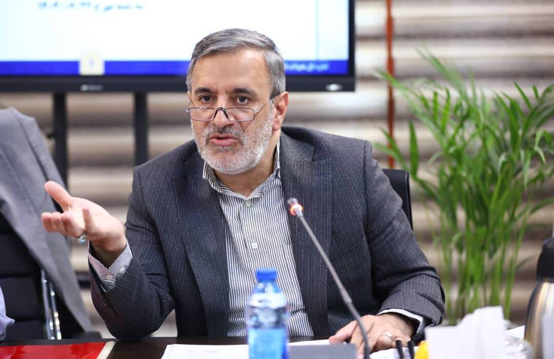 آغاز جمع آوری تیرهای برق مزاحم و  احداث شبکه فاضلاب بازار بزرگ تهران پس از دو دهه پیگیری