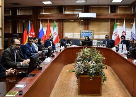 بازدید مدیر توسعه فناوری و بومی‌سازی ایمیدرو از مرکز پژوهش‌های کاربردی علوم زمین البرز