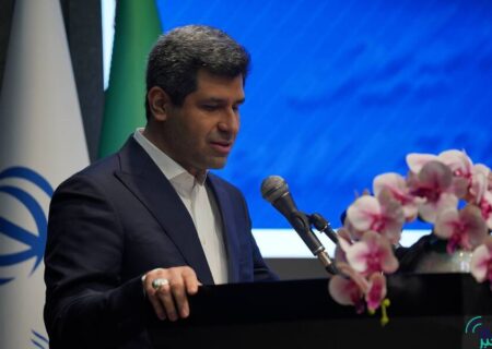 با اعتماد مردم از معامله ۲ کیلوگرم طلا به بازار ۳ میلیارد دلاری طلا در بورس رسیدیم/ با سرمایه مردم، انقلابی در توسعه معادن رقم می‌زنیم/ اوراق سلف ارزی، دلارهای خانگی را به خدمت تولید درمی آورد