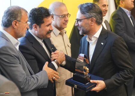 تجلیل از شرکت فولاد کاوه جنوب کیش به عنوان واحد نمونه صنعتی استان هرمزگان