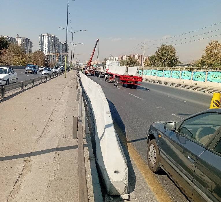 ارتقای ایمنی شهروندان با نصب ۱۷۰۰ متر المان ترافیکی در بزرگراه شهید بابایی