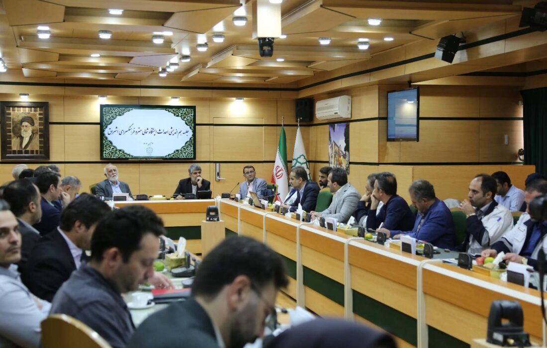 نشست هماندیشی تعیین تکلیف ایستگاه شمالی مترو فرهنگسرای اشراق/ شهردار منطقه ۴ بر ضرورت رفع گره های ترافیکی شمال شرق پایتخت تأکید کرد