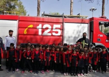 کودکان منطقه ۲، سفیران ایمنی و آتش‌نشانی شدند