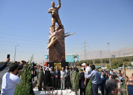 نصب تندیس  شهید بابایی در ورودی تهران، پاسداشت قهرمانان همیشه زنده