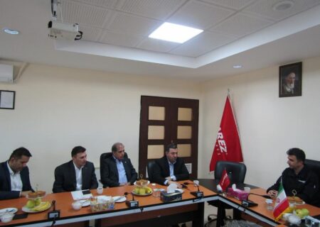 بازدید از شركت لاستیك بارز/ تأكید بر سرعت‌بخشی به پروژه‌های پیشران