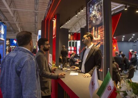 استقبال فعالان صنعت از غرفه شرکت آهن و فولاد ارفع در نخستین روز نمایشگاه متافو