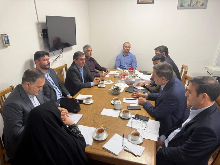 نشست هماهنگی ساماندهی شهری آبادان و خرمشهر در دفتر معاون اول رئیس‌جمهور برگزار شد