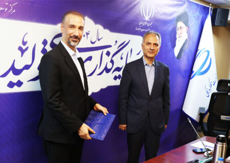 محمدرضا سعادت، معاون توسعه منابع انسانی و امور پشتیبانی مرکز تتا شد