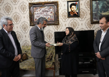 تکریم مقام خانواده‌های معظم شهدا در سازمان زمین‌شناسی و اکتشافات معدنی کشور