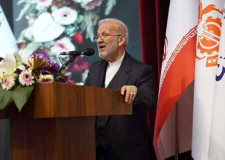 صنعت مس نقش مهمی در بهره برداری از ظرفیت‌های صادراتی ایران دارد