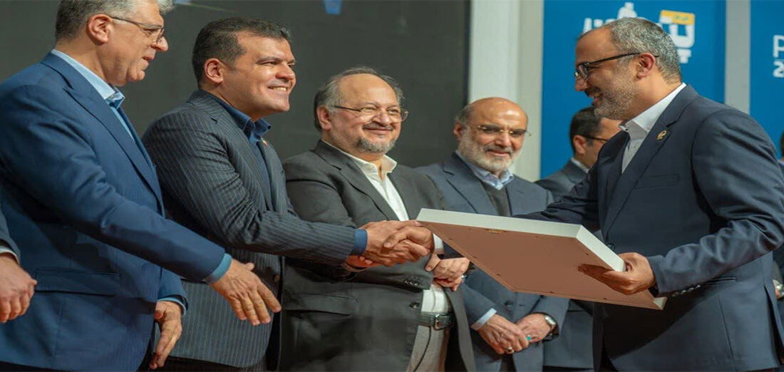 پتروشیمی بوعلی سینا برگزیده جایزه نوآوری در توسعه کسب‌وکار پتروفن ۱۴۰۴ شد