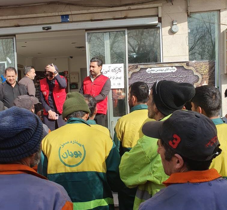 برگزاری کارگاه‌های آموزشی ایمنی ترافیکی حین کار (HSE) ویژه کارگران و سرکارگران خدمات شهری و فضای سبز در ناحیه ۱ منطقه_چهار