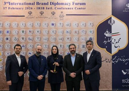 تداوم افتخارآفرینی بانک پاسارگاد؛ دریافت تندیس «سفیر اقتصاد» در مجمع ملی دیپلماسی برند