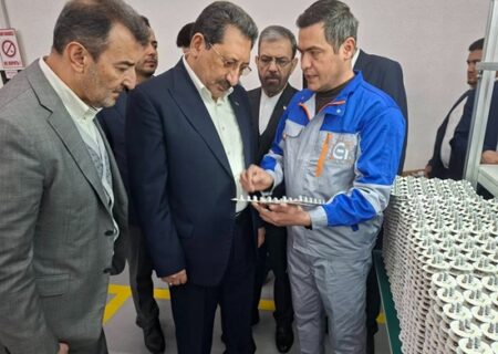 وزیر صمت از واحد‌های تولیدی در دوشنبه تاجیکستان بازدید کرد