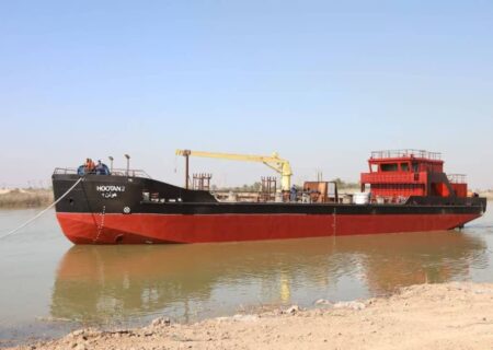 به آب‌اندازی شناور چندمنظوره سوخت‌رسان ساخت کشتی‌سازی اروندان