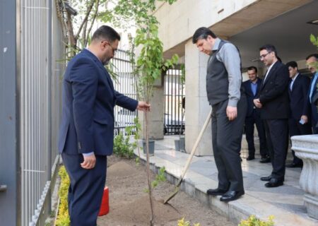 آیین کاشت نهال به یاد قائد شهید ملت و شهدای گرانقدر جنگ رمضان