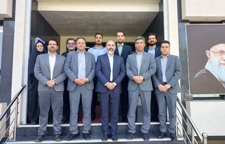 سفر سرپرست منطقه مرکز کشور به شهرستان کاشان و دیدار با پرسنل شعبه و مسئولین بنیاد شهید این شهرستان