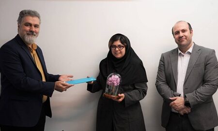 تجلیل از رابط برتر امور مشتریان بیمه دی؛ شعبه ممتاز مرکزی تهران پیشتاز در پاسخگویی