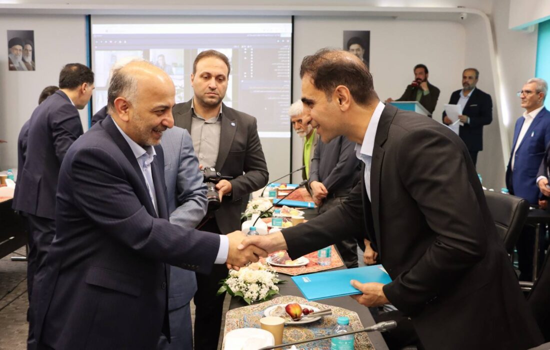 بیمه دی از ارکان خدمت‌رسانی صنعت بیمه به خانواده شهدا و ایثارگران است/تقدیر از خانواده های شهدای صنعت بیمه در جنگ رمضان