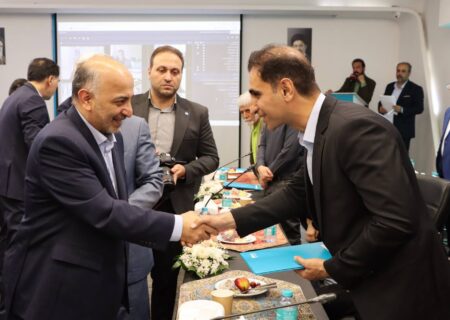 بیمه دی از ارکان خدمت‌رسانی صنعت بیمه به خانواده شهدا و ایثارگران است/تقدیر از خانواده های شهدای صنعت بیمه در جنگ رمضان