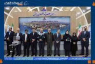 تندیس بلورین دوازدهمین دوره جایزه تعالی صنعت پتروشیمی در دستان مدیرعامل پتروشیمی شهید تندگویان
